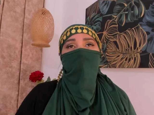 BongaCams -Alisha is Freechat -Alisha — It ignites me a good talk that goes up little by little ... the accomplices looks, safety, mischievous humor and that energy that makes the skin stand without the need to touch.