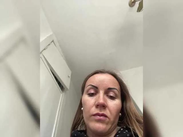 Freechat Alenushka888 on BongaCams