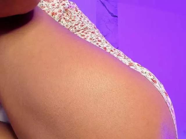 Freechat Alysson-18 on BongaCams