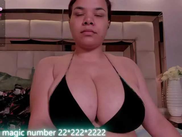 Freechat anyi-sweet-tits on BongaCams