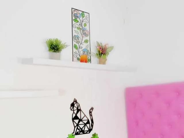 Freechat barbarahills21 on BongaCams