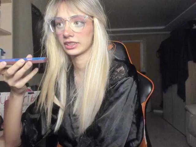 Offline CamDragonic24 on BongaCams