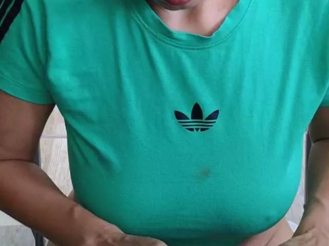 Offline caro-hot on BongaCams