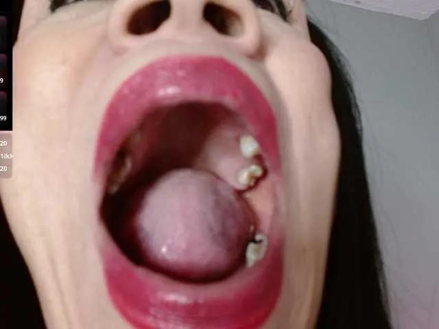 Offline CharlotteLemke on BongaCams