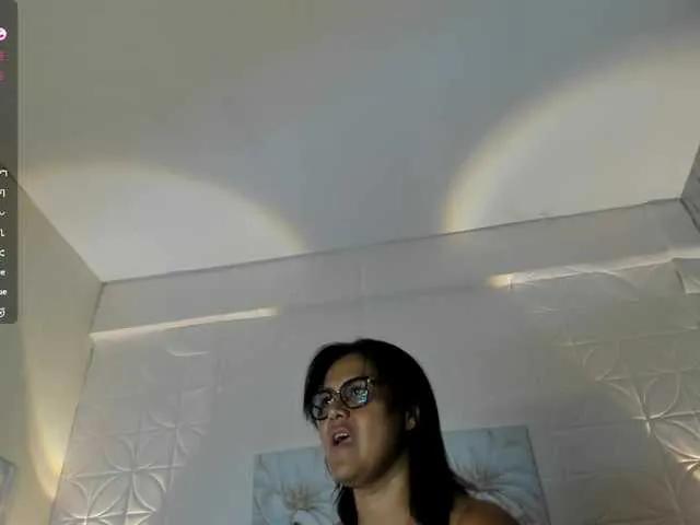 Freechat Emilly on BongaCams