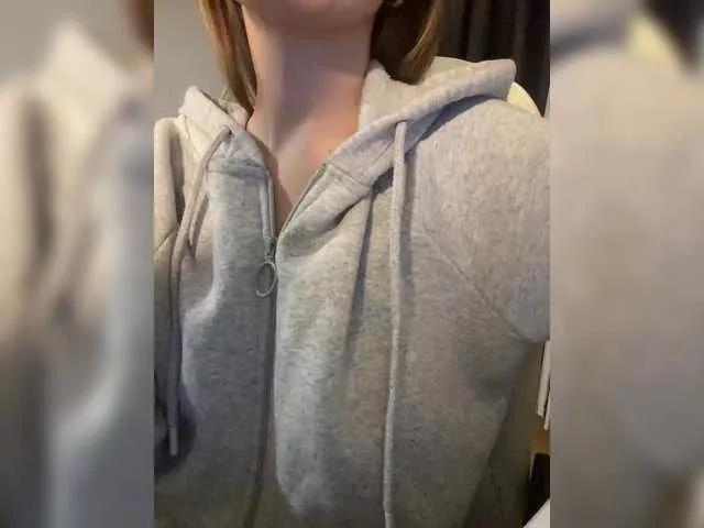 Offline emisun on BongaCams