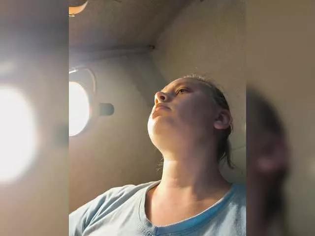 Freechat esterjohns on BongaCams