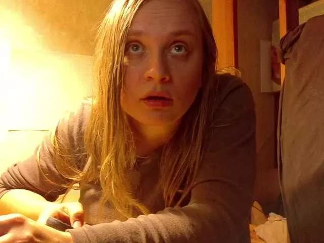 Freechat esterjohns on BongaCams