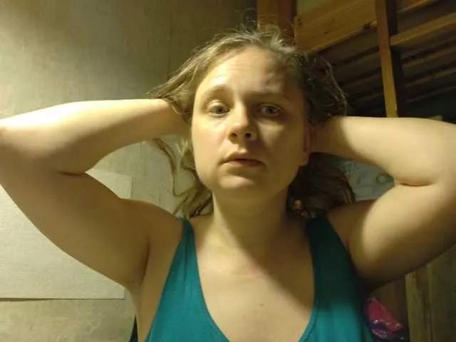 Freechat esterjohns on BongaCams