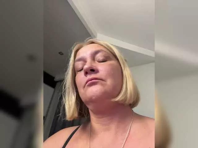 Offline Eva-Bella on BongaCams