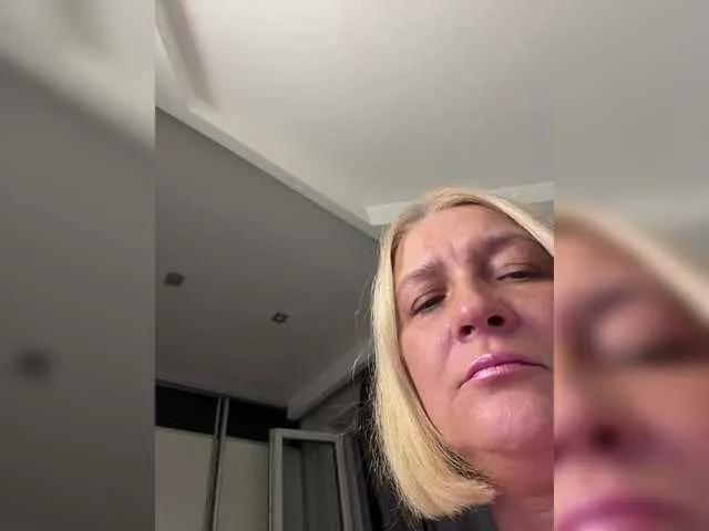 Offline Eva-Bella on BongaCams