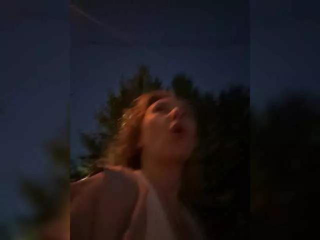 Freechat Janchi- on BongaCams