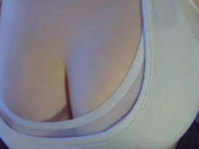 Offline Leysun7 on BongaCams