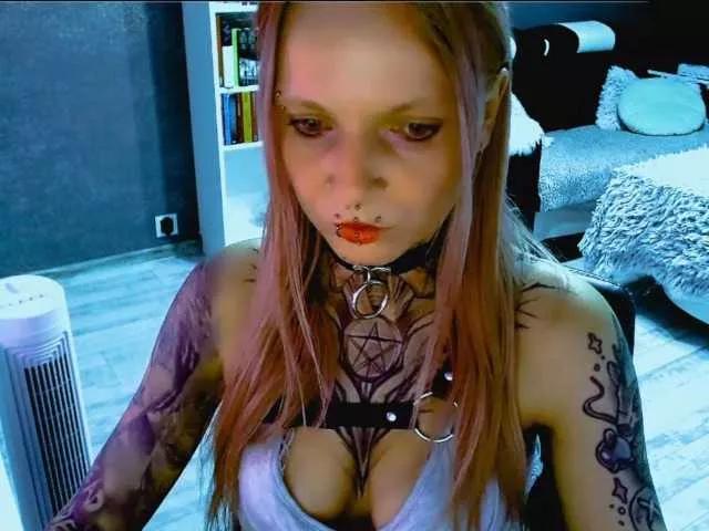 Freechat LisaModel on BongaCams