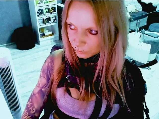 Freechat LisaModel on BongaCams