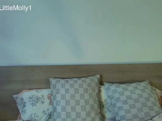 Littlemolly1 on BongaCams 