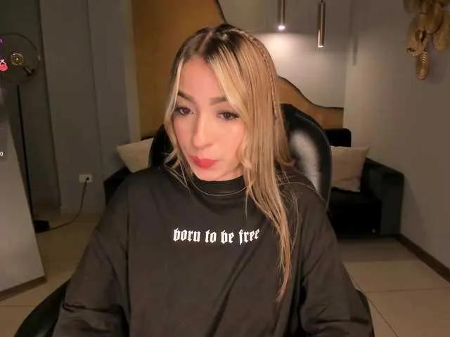 BongaCams LizzCooper is Freechat LizzCooper — I love it when they support me, that means they like my show and get horny with my body.