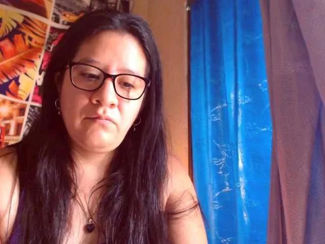 Freechat lucyLUxxx on BongaCams