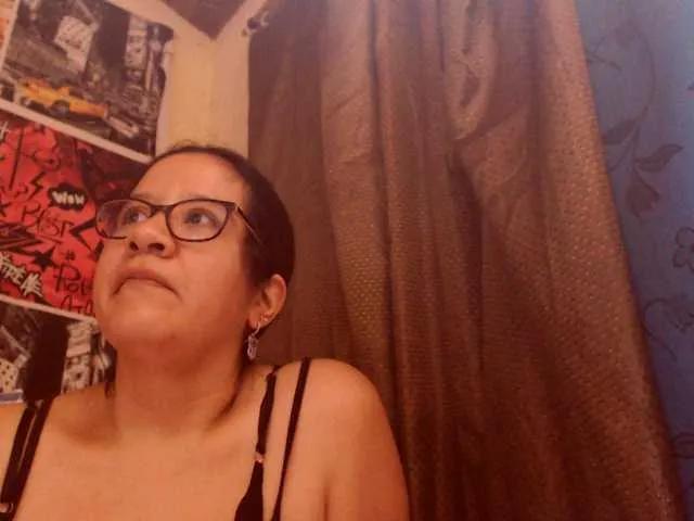 Freechat lucyLUxxx on BongaCams