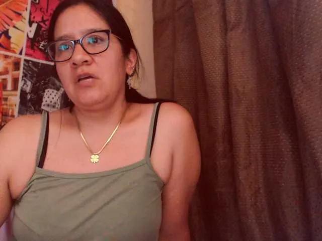 Freechat lucyLUxxx on BongaCams