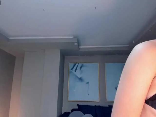 Offline LucyWeiss on BongaCams