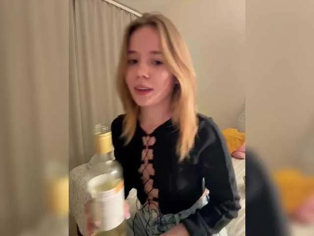 Offline mariaaa-1 on BongaCams