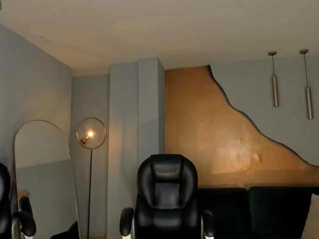 Offline MiaFarrell on BongaCams