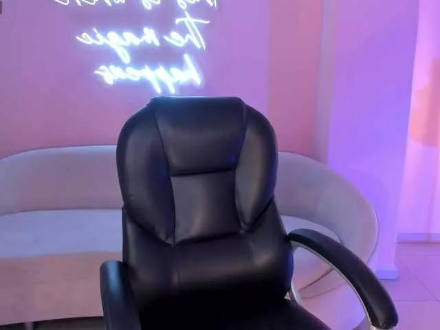 Freechat MiaRoberts1 on BongaCams