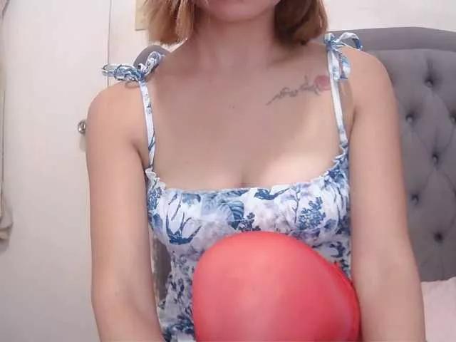 Freechat pornadrianna on BongaCams