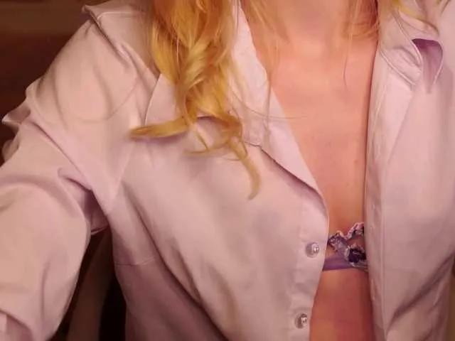 BongaCams SnowwBarbie is Freechat SnowwBarbie — Sweet kisses on my neck....If I had to pick just one, that would be it...but in general i love to explore and connect