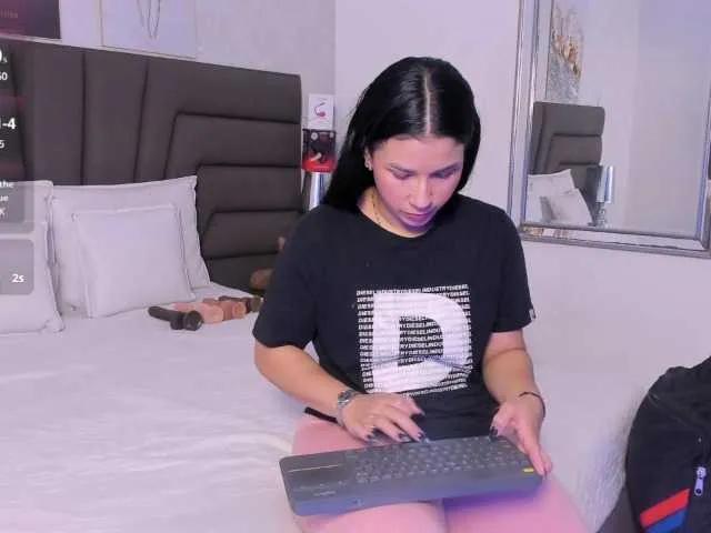 BongaCams SofiPerez is Freechat SofiPerez — Get to know what things I might like, you might even be surprised by my great repertoire.