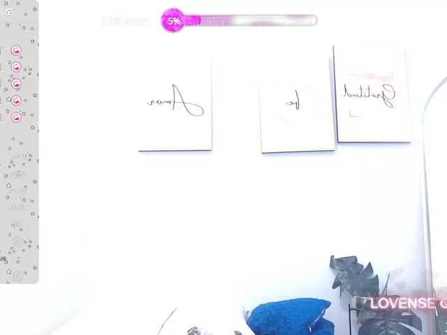 Freechat yourcuteneighbourr on BongaCams