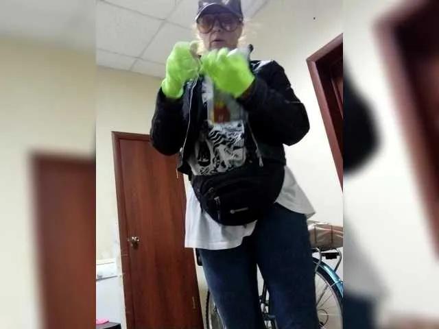 Offline Yuliya77 on BongaCams