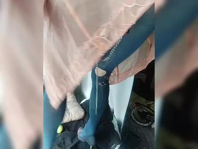 Offline Yuliya77 on BongaCams