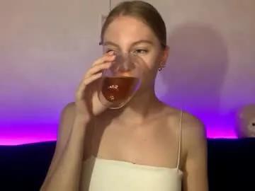 Freechat autumnroginson on Chaturbate