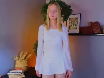 darceyheyd — GOAL: eye contact [15 tokens remaining] Welcome to my room! #new #shy #skinny #blonde #18
