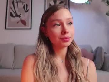 Freechat elliemore on Chaturbate