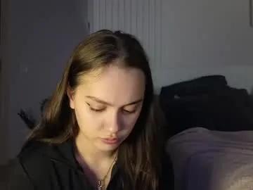 evi_woow — GOAL: tease panties [391 tokens remaining] Welcome to my room! Good morning for rich and sexy people  #feet #brunette #new #cute #young