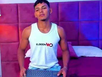 Freechat hugo_cano on Chaturbate