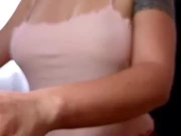 Freechat katherinepeti on Chaturbate