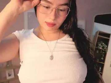 Freechat kloe222 on Chaturbate