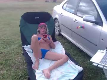 sarahhampton — Strip down and fuck myself to Squirt for the room [1238 tokens remaining]