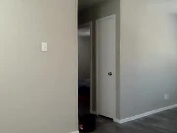 Freechat wetkyliecreams on Chaturbate