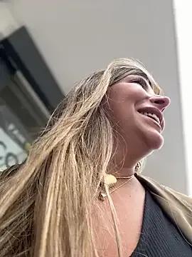 Freechat _Abril-Office1 on StripChat