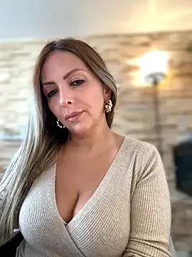 Freechat _Abril-Office1 on StripChat