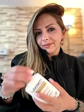 Freechat _Abril-Office1 on StripChat