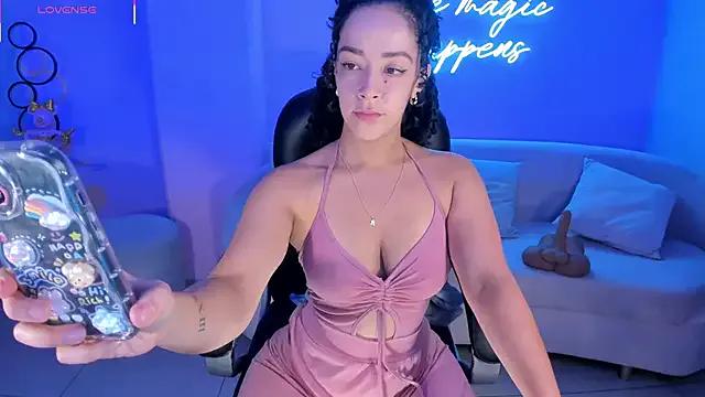 Freechat AlessaRomero on StripChat