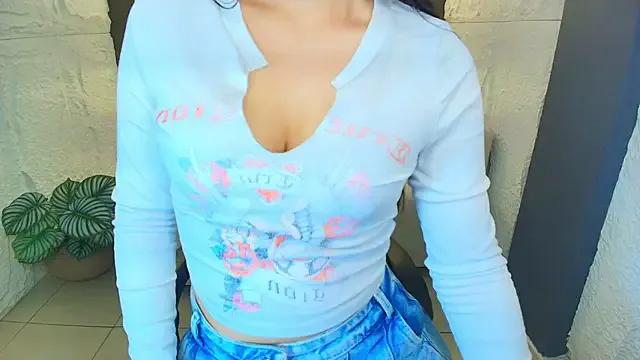 Group cami_goddess_r on StripChat