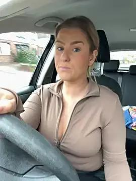 StripChat Charleigh_xx is Freechat Charleigh_xx — Pussy squats over cam