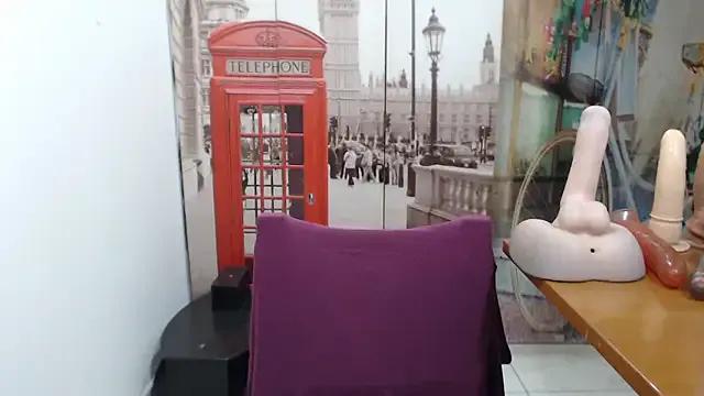 Freechat curly_greeneyed on StripChat